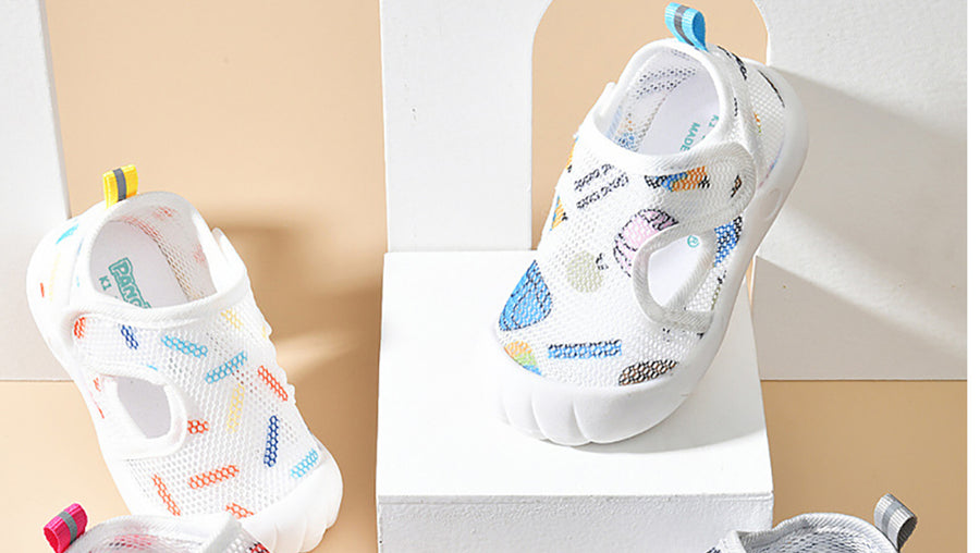 Should babies wear baby socks?